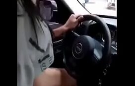 Mulher Se Masturbando Dentro Do Carro