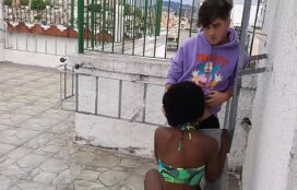 Coroa Comendo Novinha Na Favela