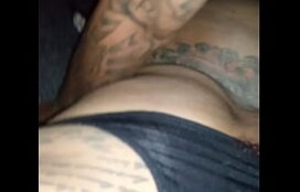 Tatuada nas costas