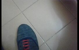 Cheirando as calcinhas da vizinha gorda